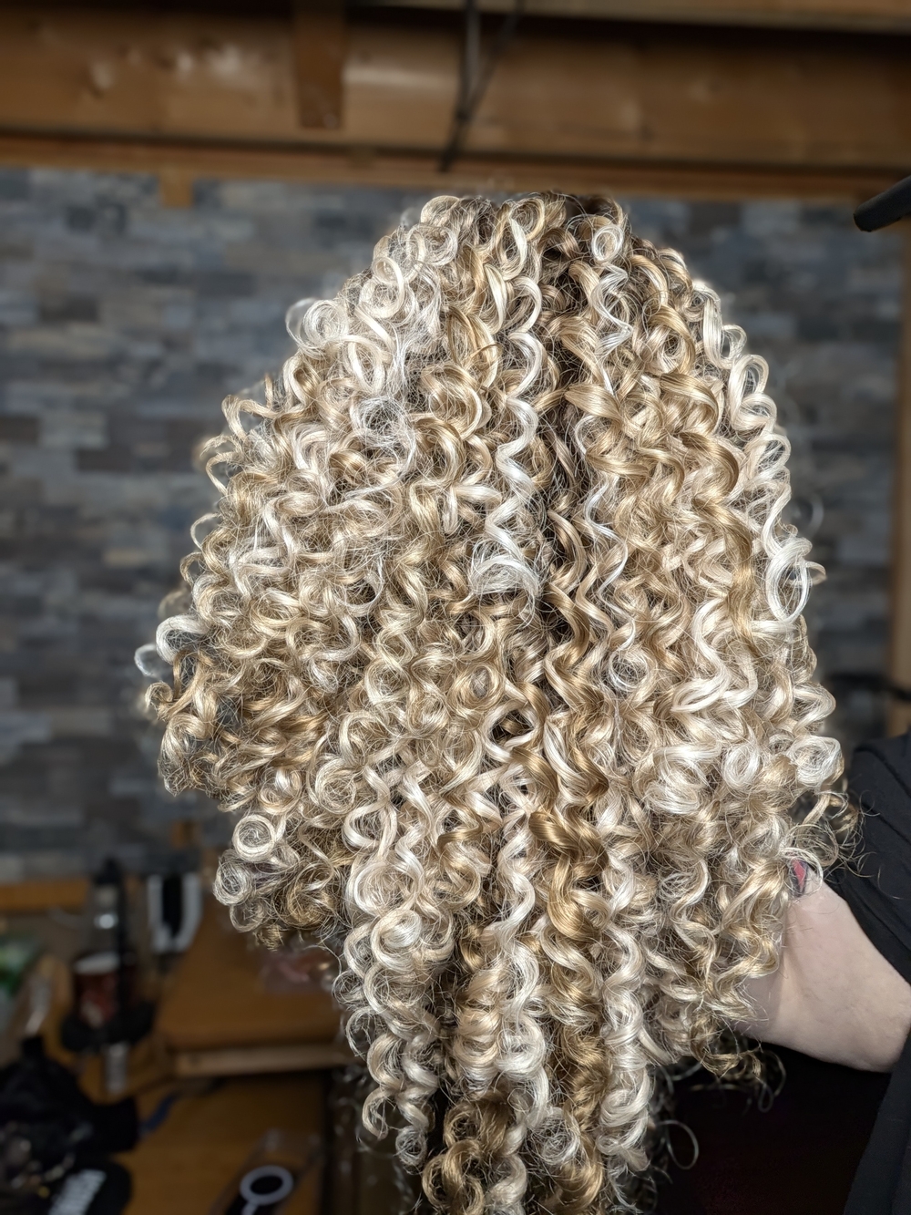 Sandy 01 Wig - Picture 4 of 4